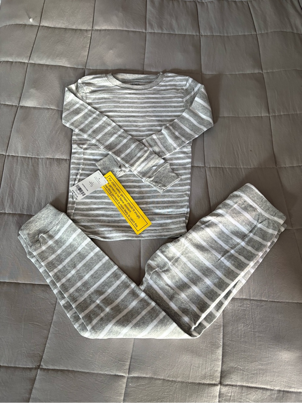 New with tags, Carters pjs set, size 6